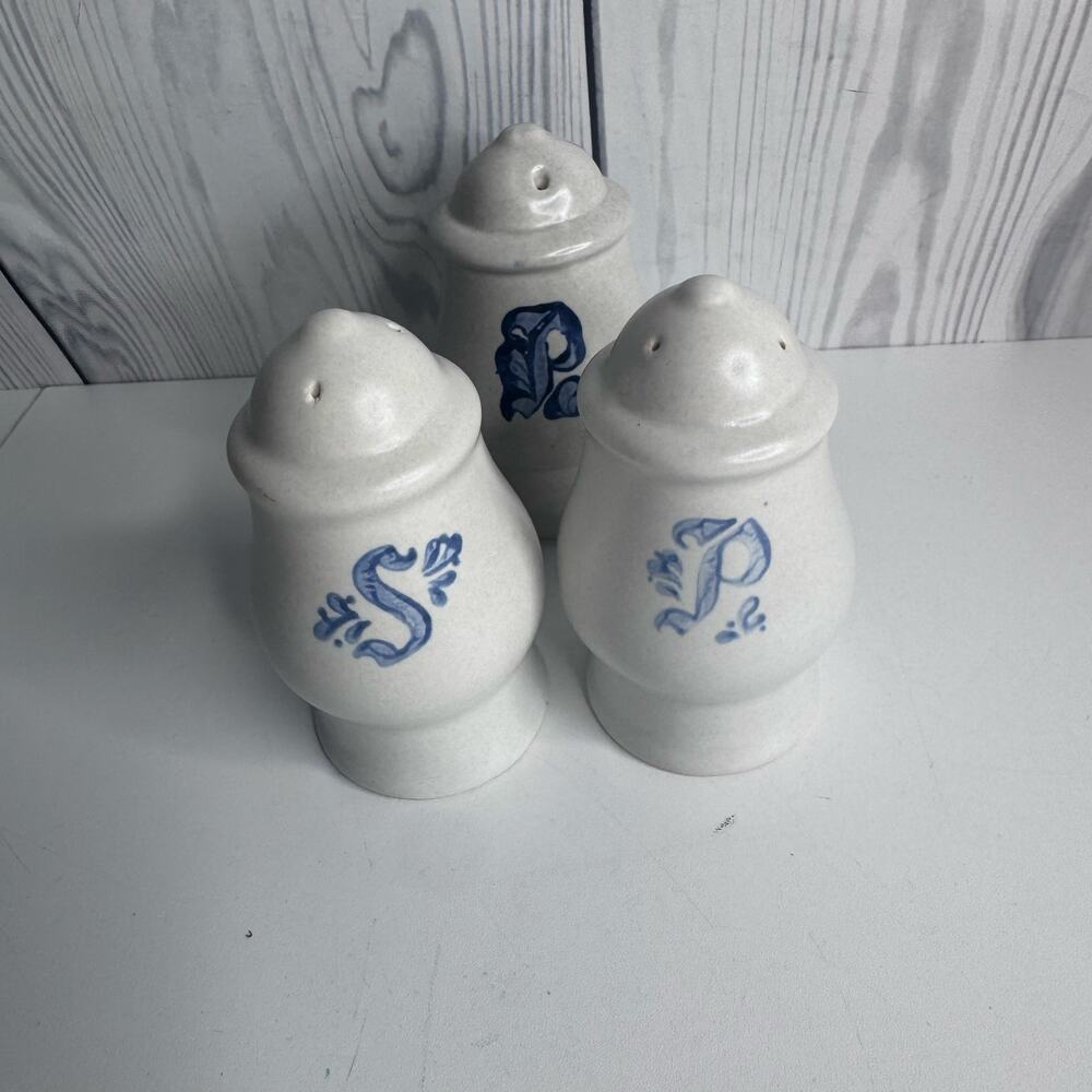 Pfalzgraff VTG Yorktowne Blue Salt & Pepper Shaker  4" w/Stoppers & extra Pepper
